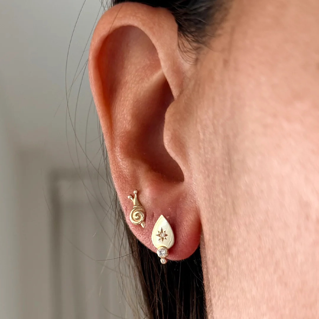 14K Gold Drop-shaped Diamond Star Stud Earrings with Diamond - Image 2