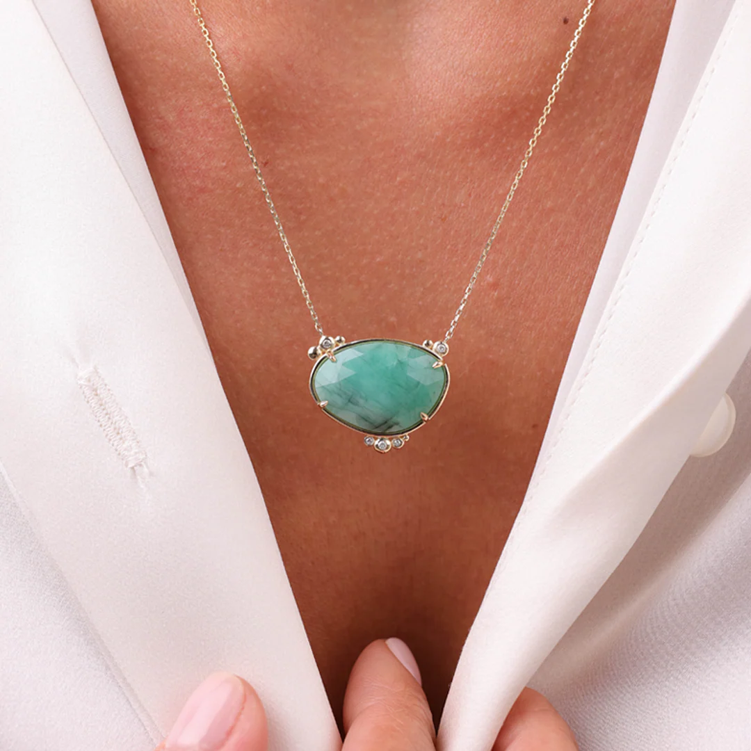 14K Gold Horizontal Emerald Necklace  with 5 diamonds - Image 4