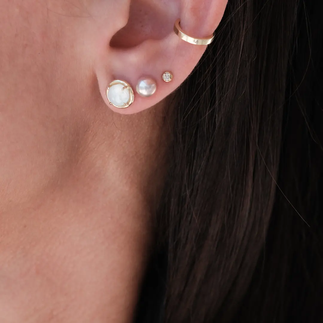 14K Gold small pearl stud earrings - Image 4