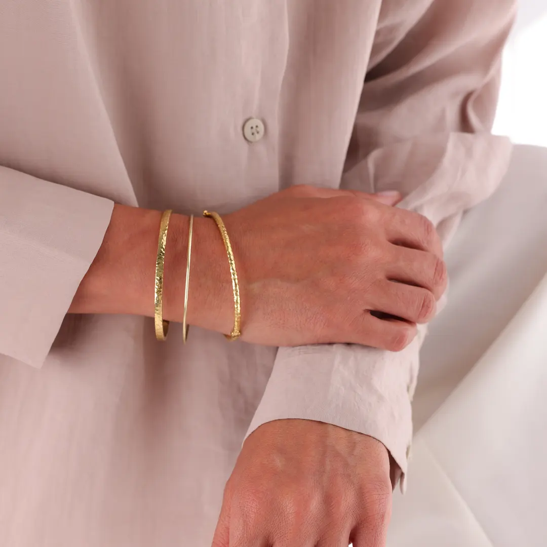 14K gold Tube Hammered Bracelet - Image 3