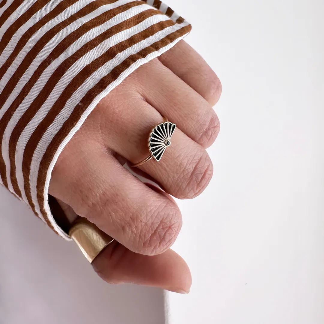 14K Gold Ventalia Talisman Ring - Image 4