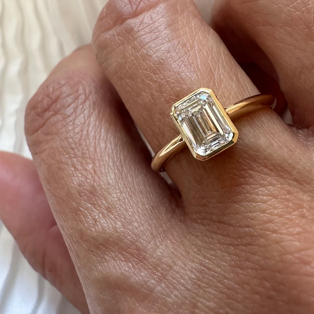 18K Yellow Gold Emerald LAB Diamond Ring - Image 6