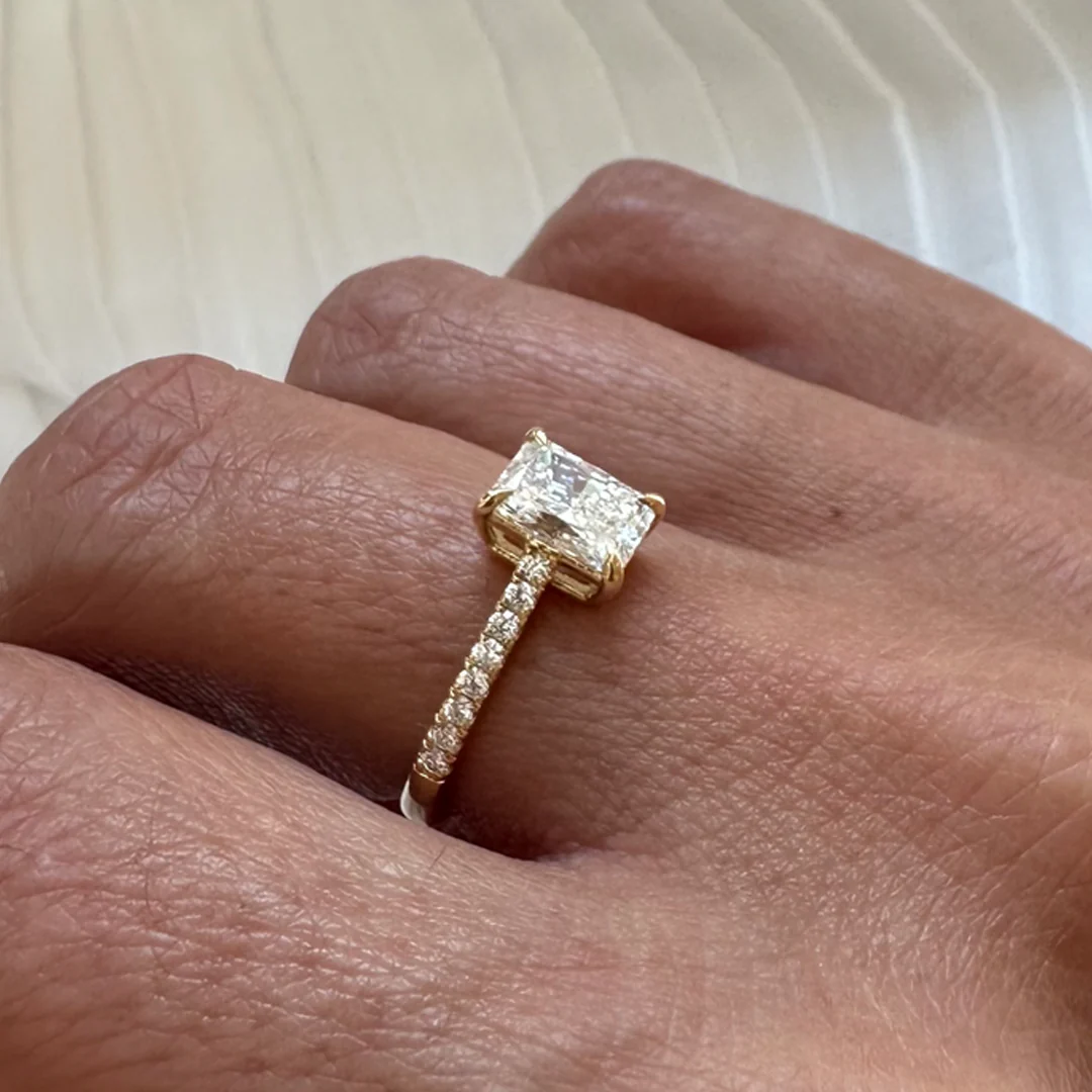 18K Yellow Gold Rectangular LAB Diamond Ring with Diamonds - Image 4