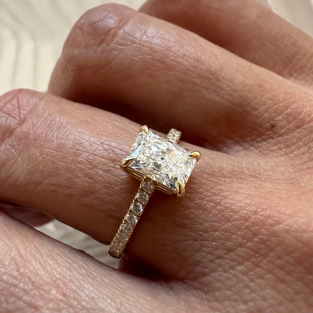 18K Yellow Gold Rectangular LAB Diamond Ring with Diamonds - Image 7