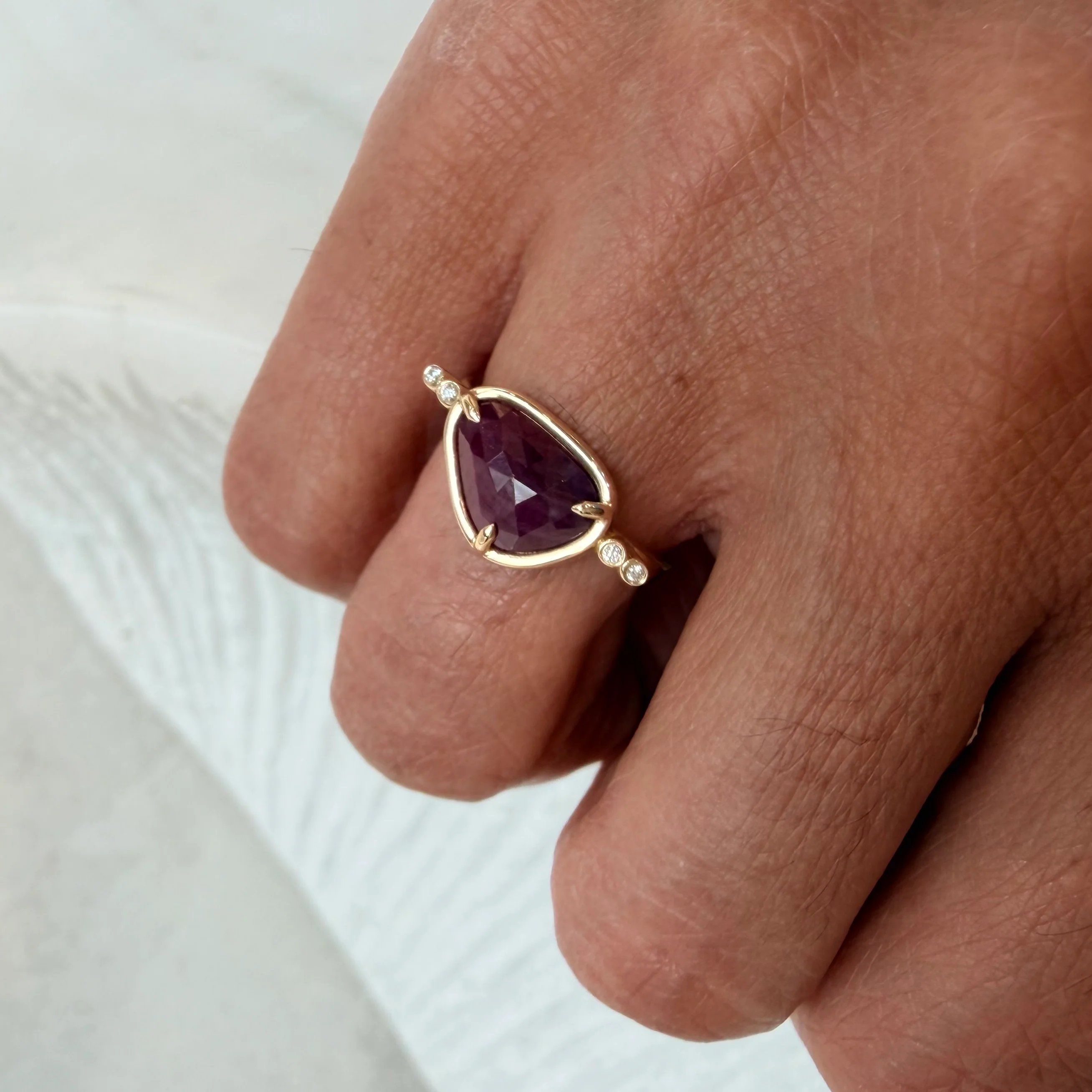 Velvet Flame – 14K Gold Ring with Ruby & Diamonds - Image 3
