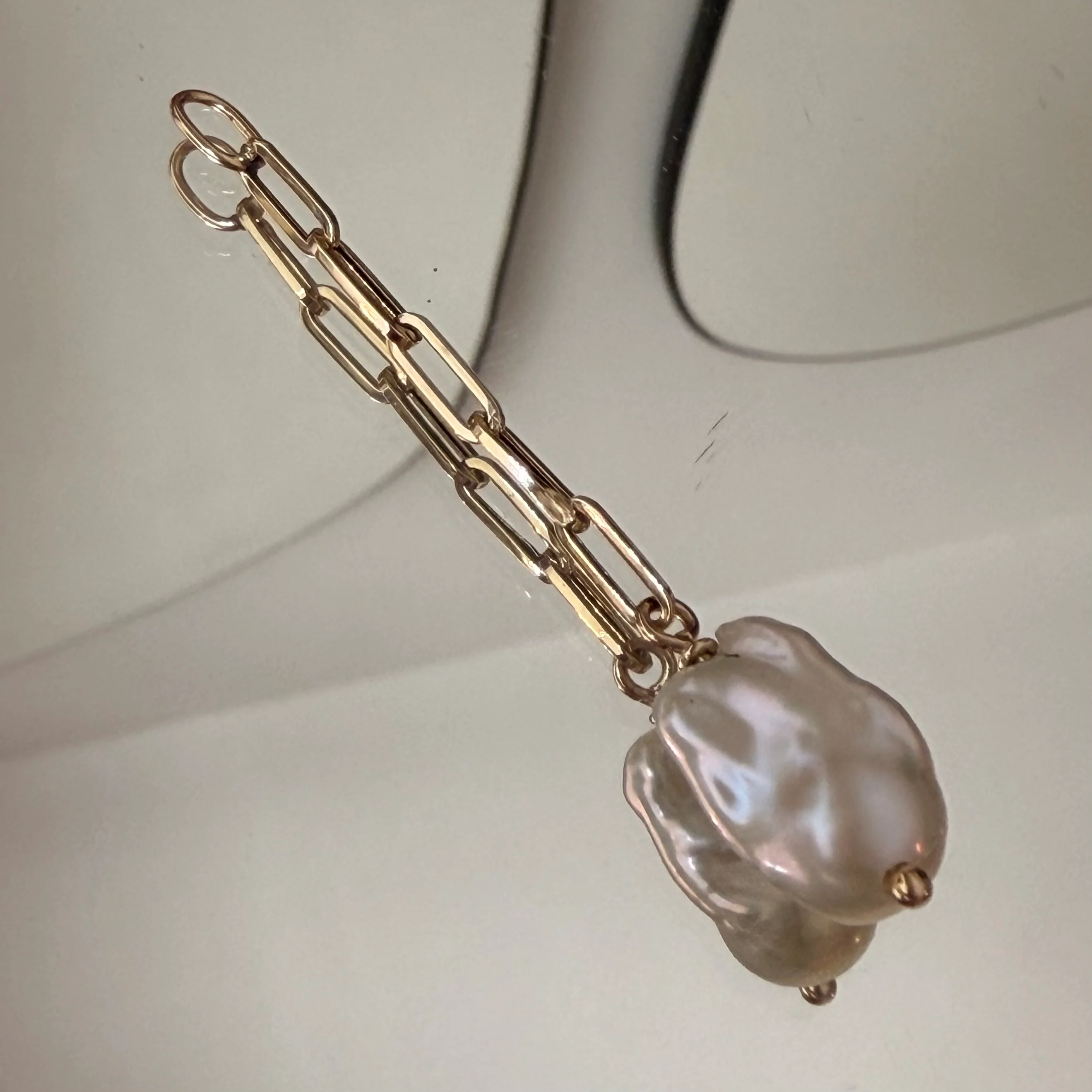 Medium Baroque Pearl Chain Motif
