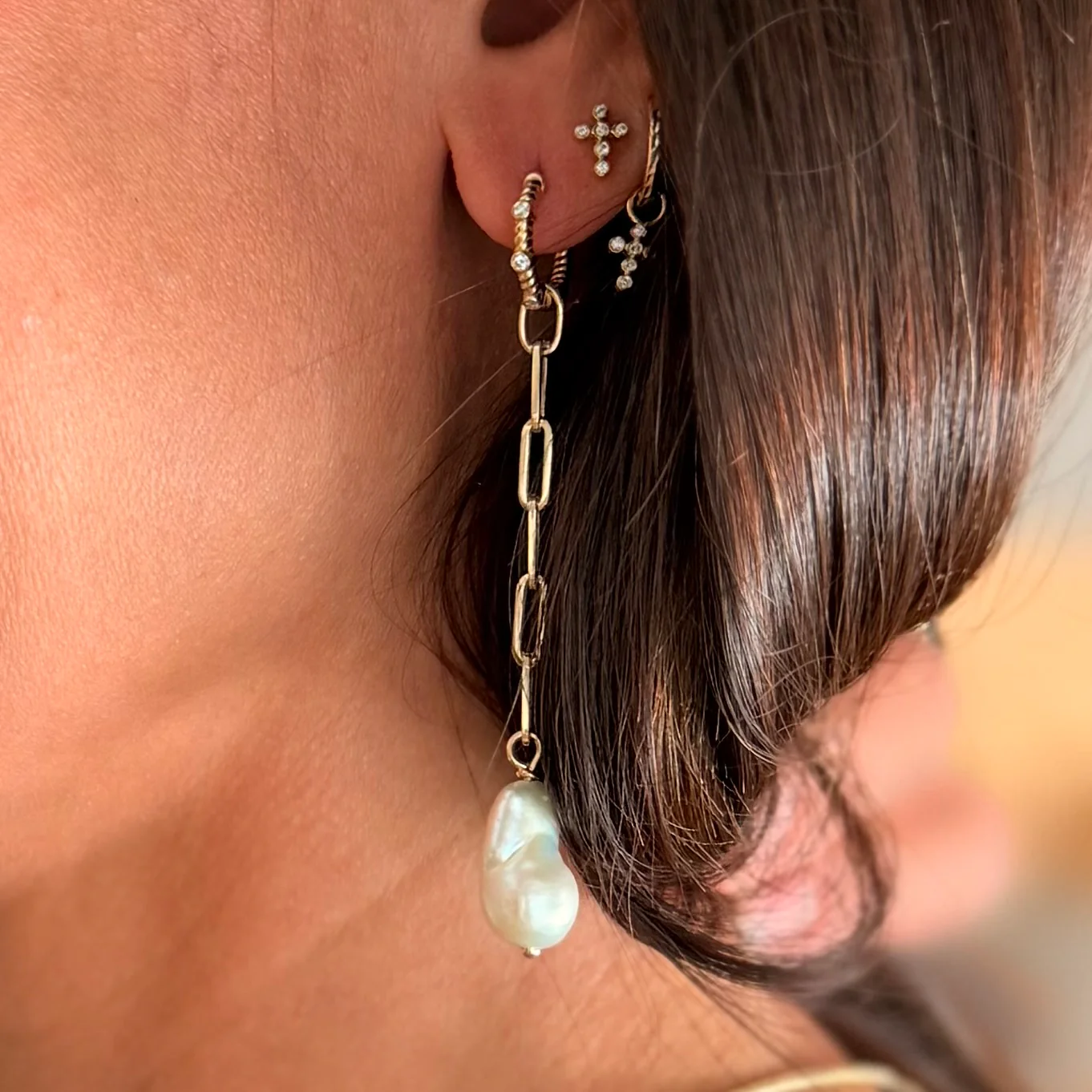 Medium Baroque Pearl Chain Motif - Image 3